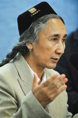Рабия Кадыр обвиняет китайские власти в гибели 10 тысяч уйгур